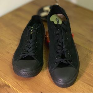Black canvas Converse